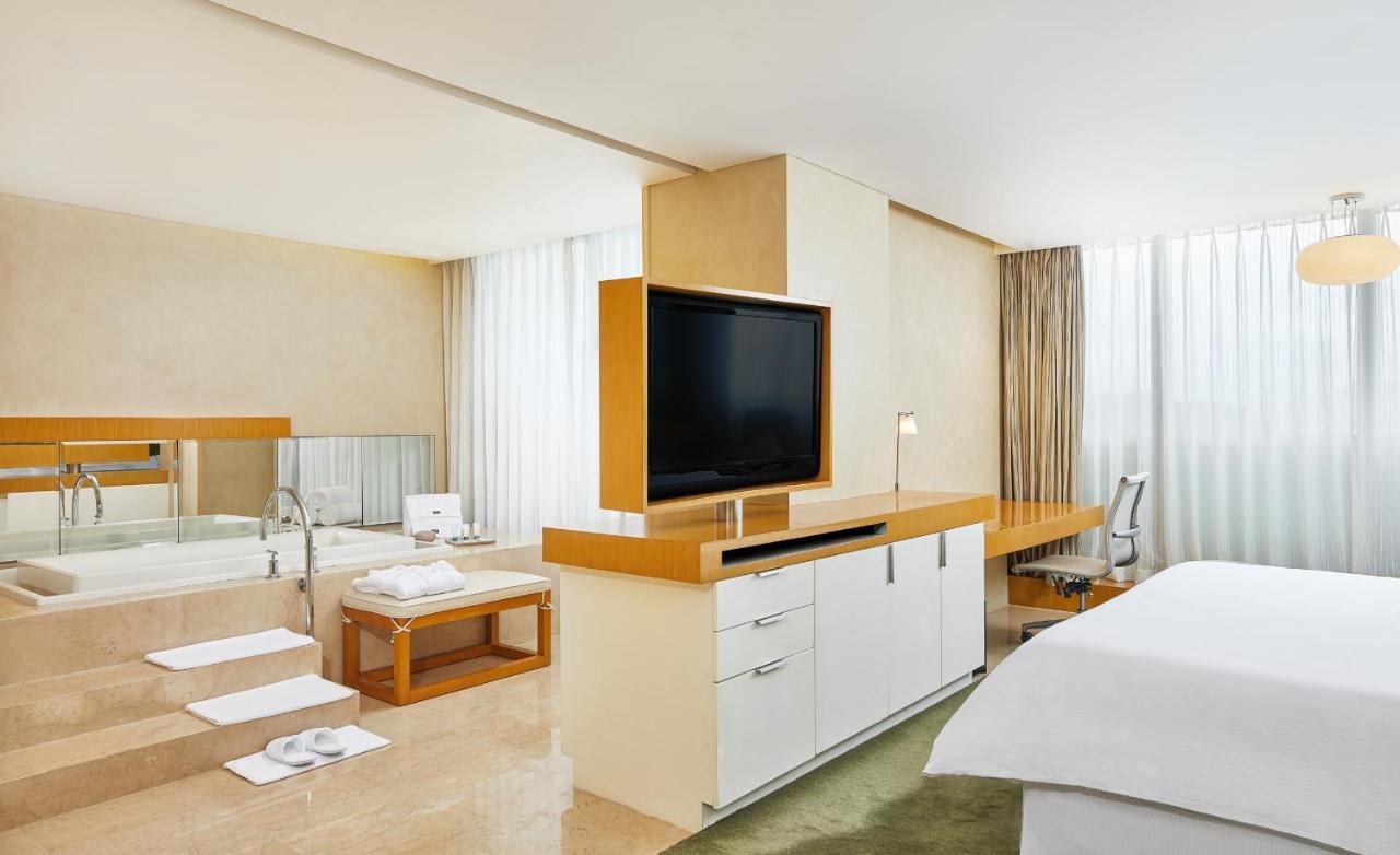 The Westin Shenzhen Nanshan - As Part Of An Upscale Shopping Complex, With Direct Subway Access, The Hotel Is Just A Few Minutes Walks To Famous Theme Parks Kültér fotó